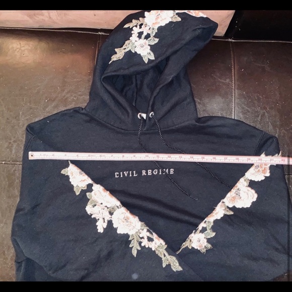 Civil Regime x Champion Blanco Roses
Hoodie Large ( only releases once a year ) - Picture 3 of 4